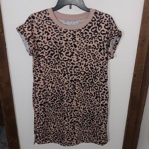 Boutique cheetah print dress with pockets